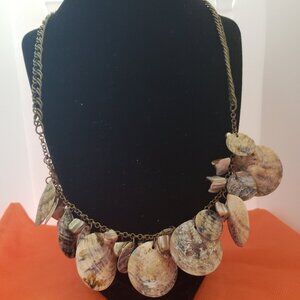 Shell and pearls set
